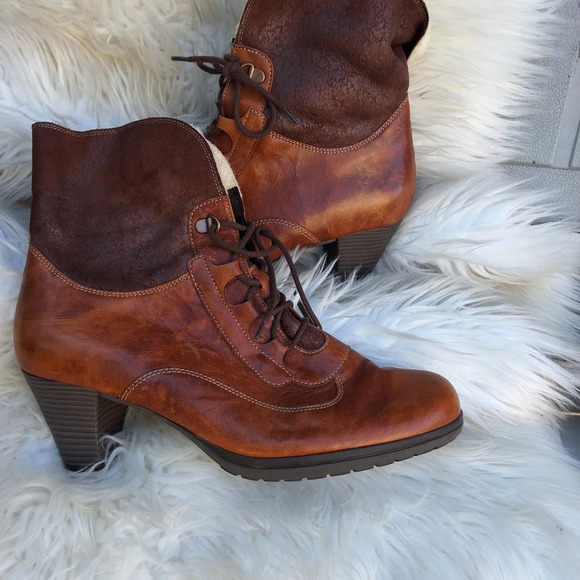 Gabor Laced shearling " Granny" Boots 8.5 - Picture 4 of 15